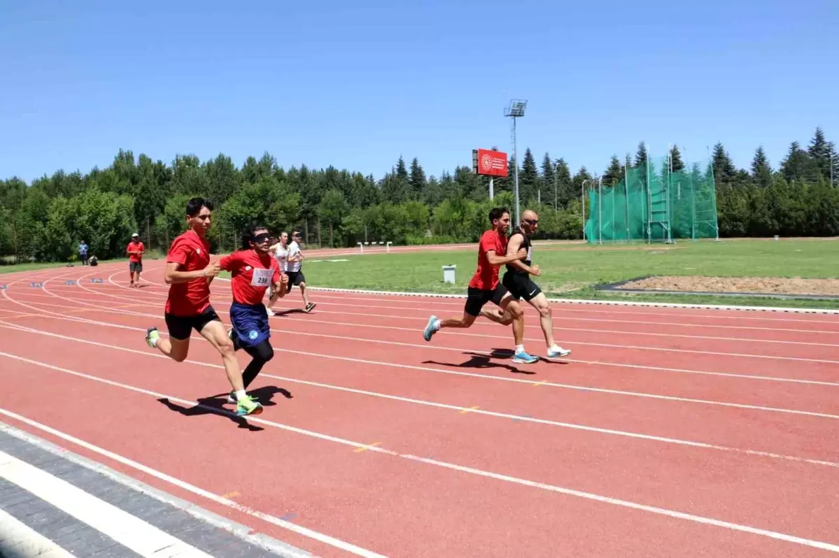Eskişehir'de Görme Engelliler Atletizm Türkiye Şampiyonası Devam Ediyor