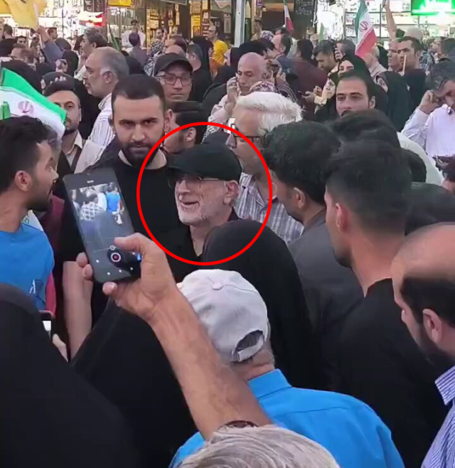 İsrail'in 'öldürdük' dediği İranlı komutan Tahran'daki kutlamalarda görüntülendi