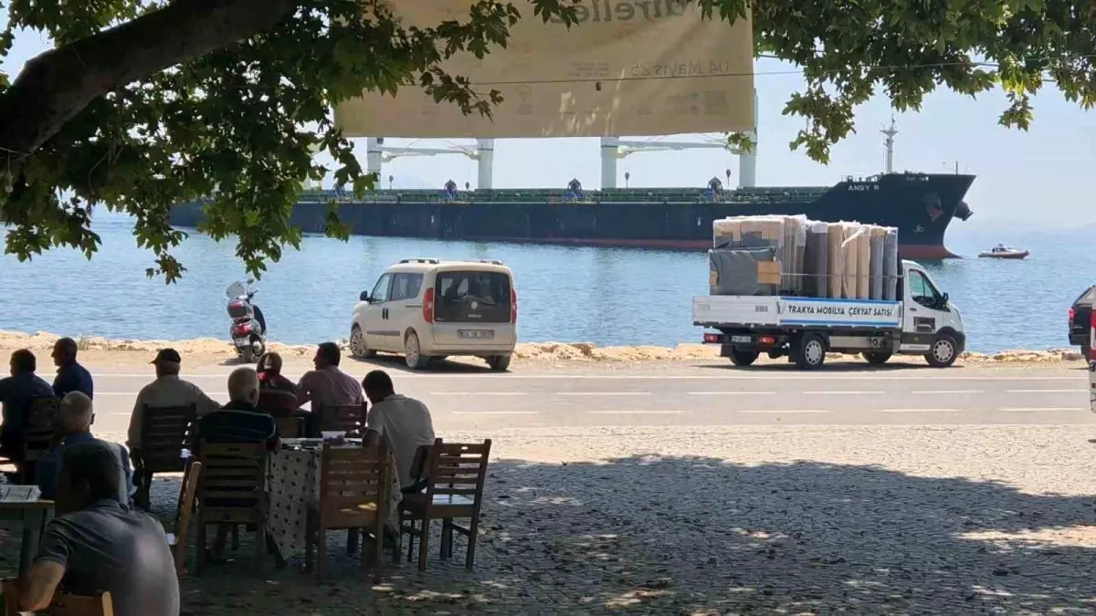 Şarköy Açıklarında Geminin Karaya Oturması: Kurtarma Çalışmaları Devam Ediyor