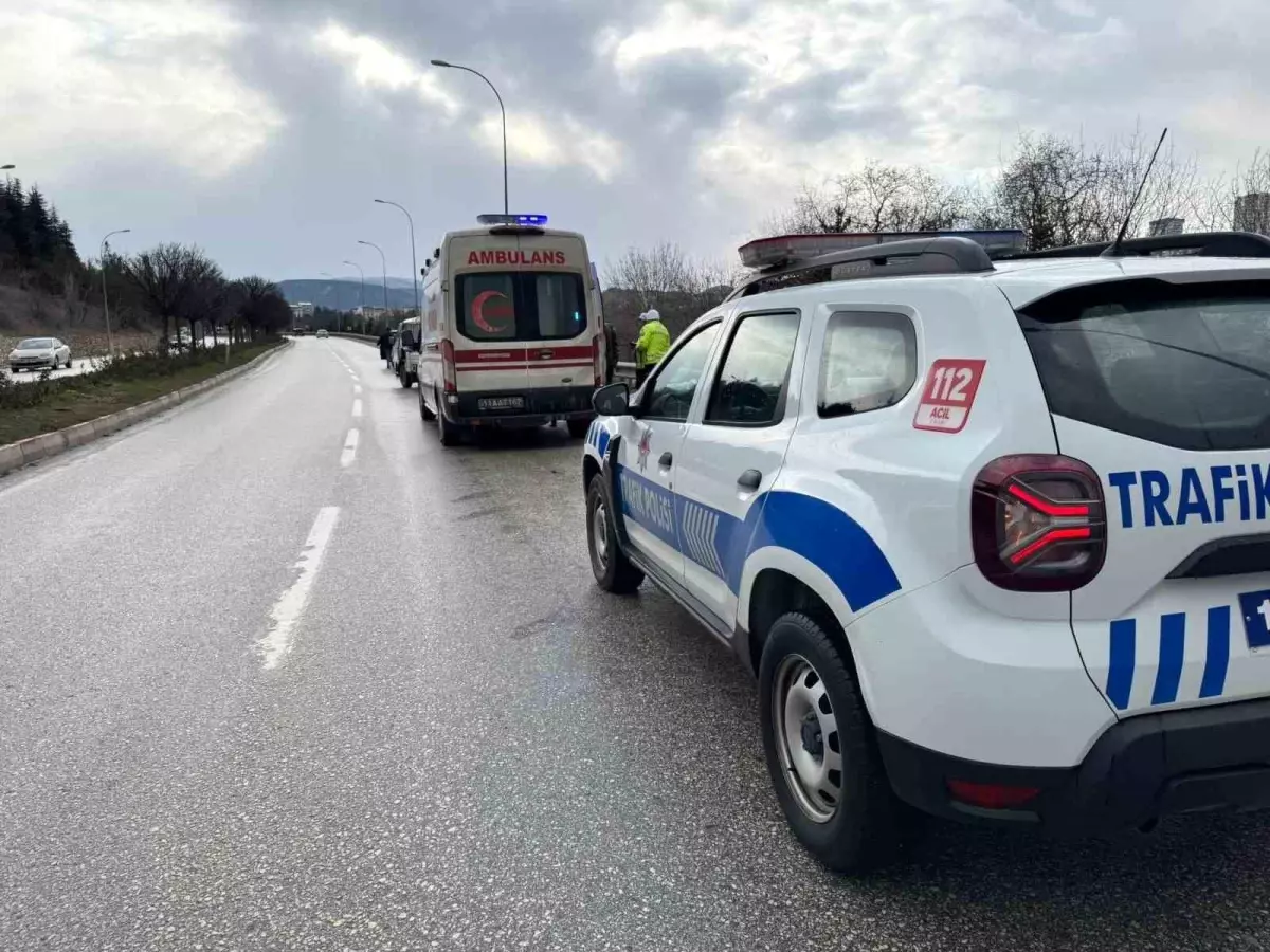 Bilecik'te Kontrolden Çıkan Otomobilin Kazası: İki Yaralı