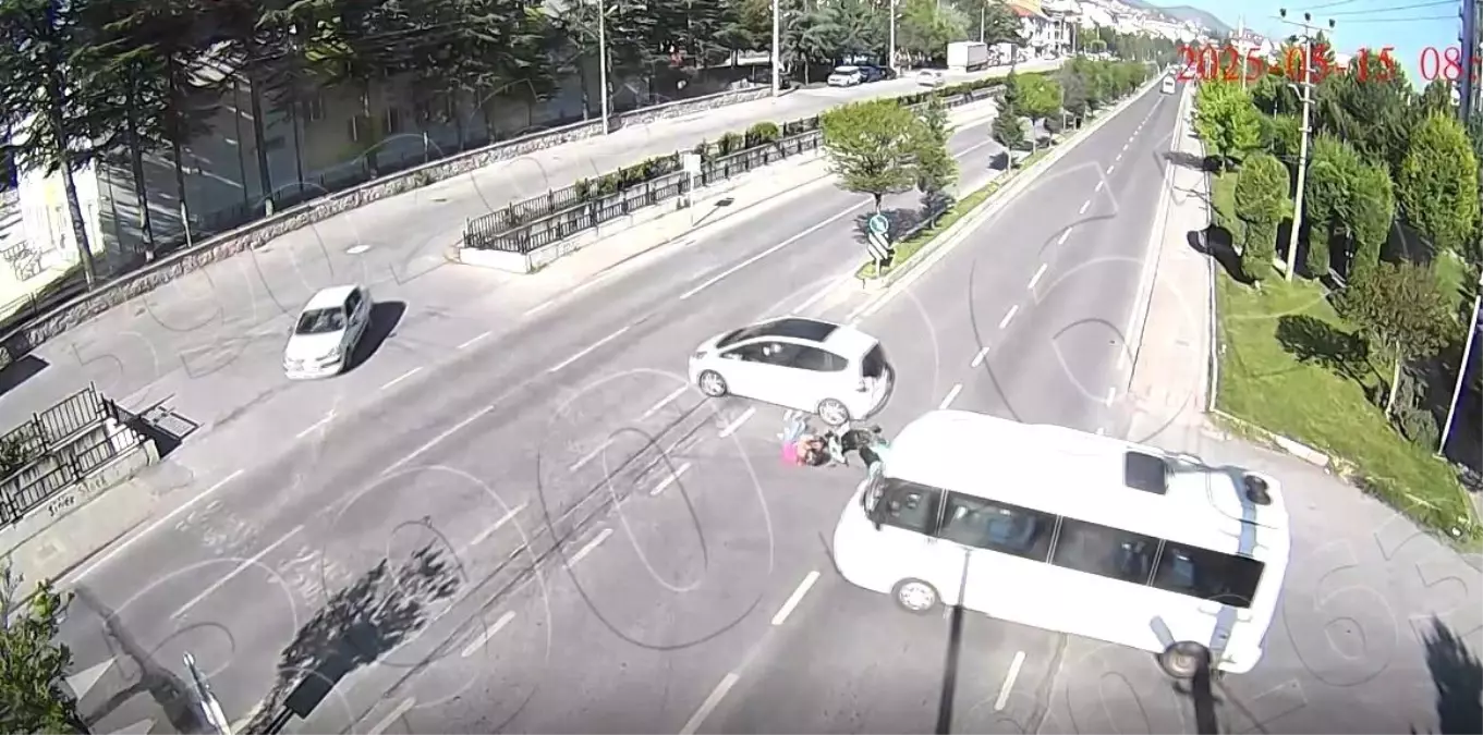 Kütahya'da 3 Ayrı Trafik Kazası Güvenlik Kamerasında