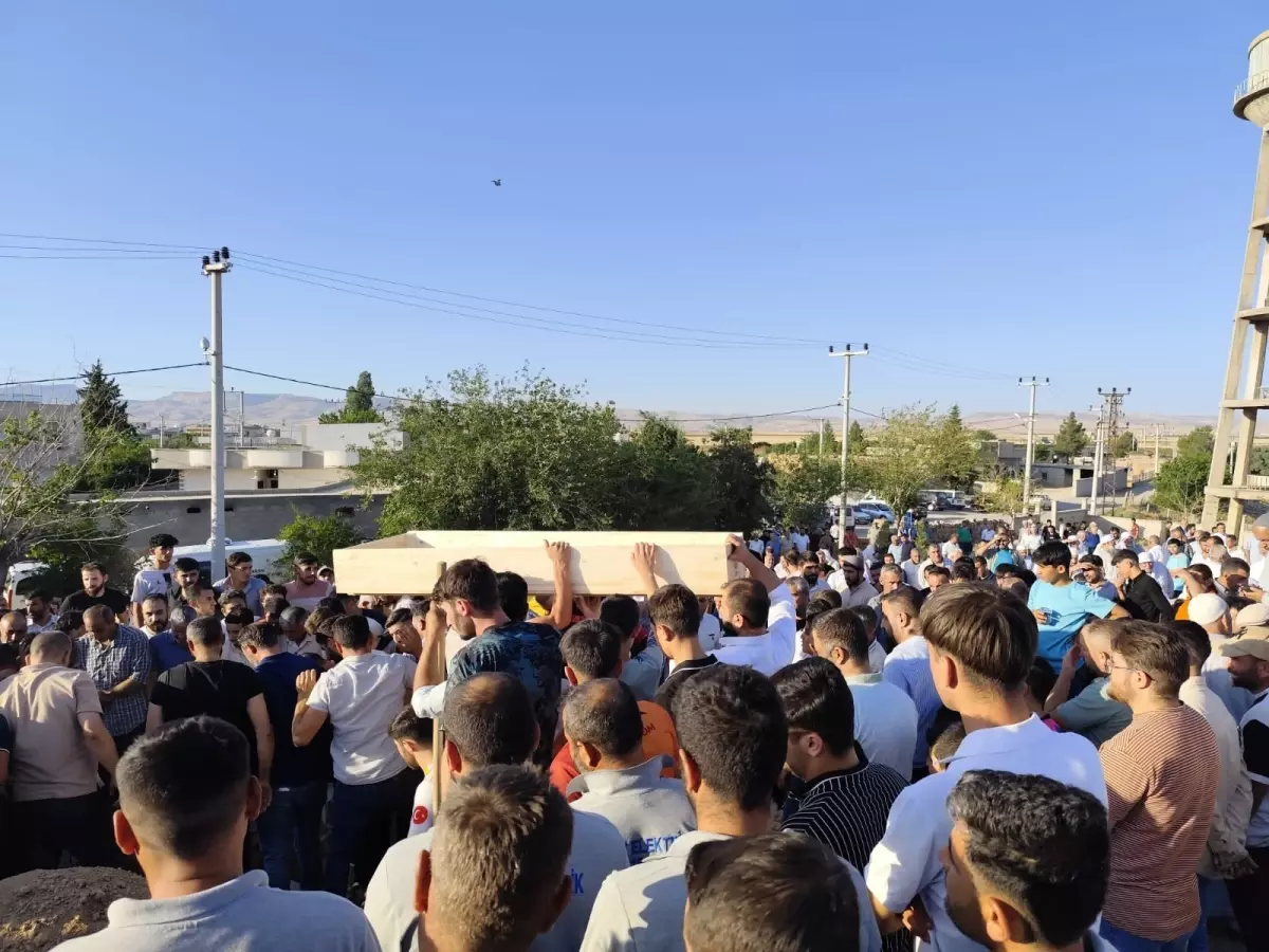 Kaza Sonucu Hayatını Kaybedenlerin Cenazeleri Toprağa Verildi