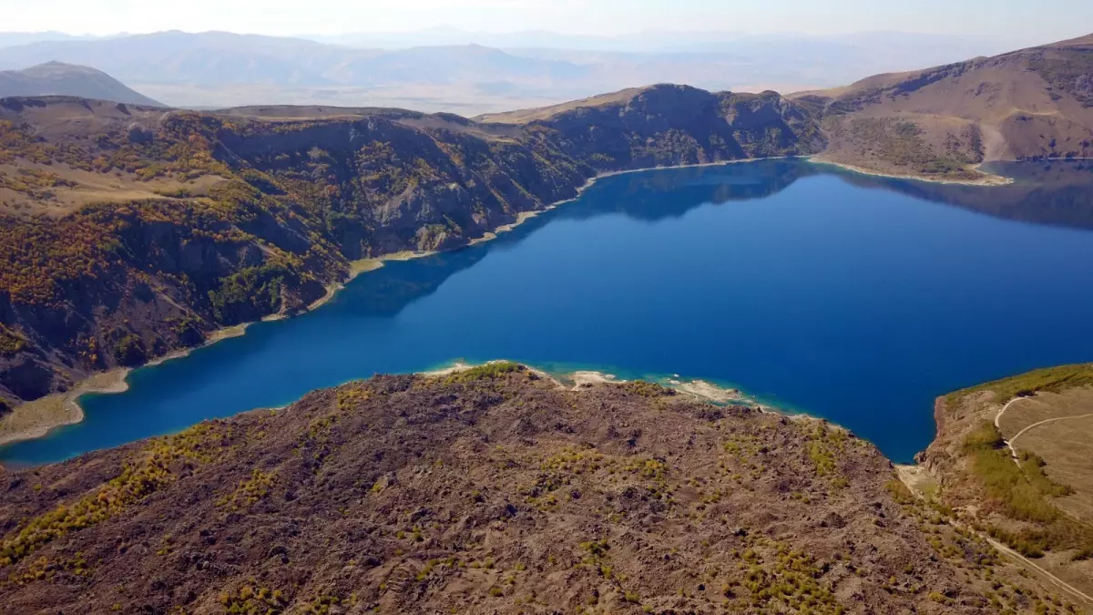 Nemrut Krater Gölü Yaz Aylarında Ziyaretçilerini Ağırlıyor