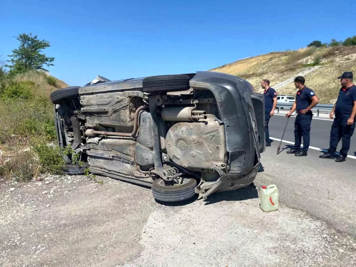 Kocaeli'de Kontrolden Çıkan Otomobil Takla Attı, 5 Kişi Yarasız Kurtuldu