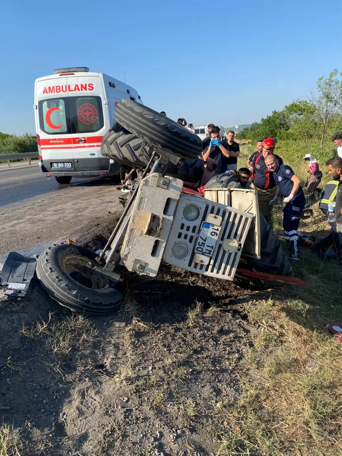 Bursa'da TIR'ın Çarptığı Traktörün Sürücüsü Yaralandı