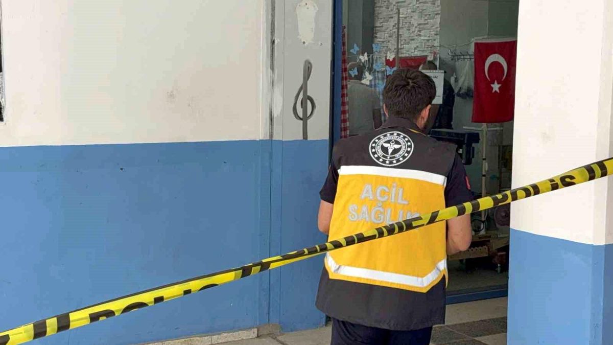 Düzce'de Bıçak Bilediği Dükkanında Yaşlı Adam Ölü Bulundu