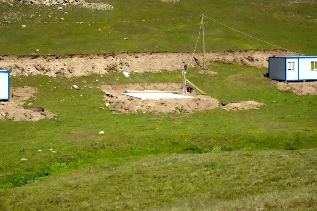 They filled the plateau with containers overnight, the local people are in rebellion