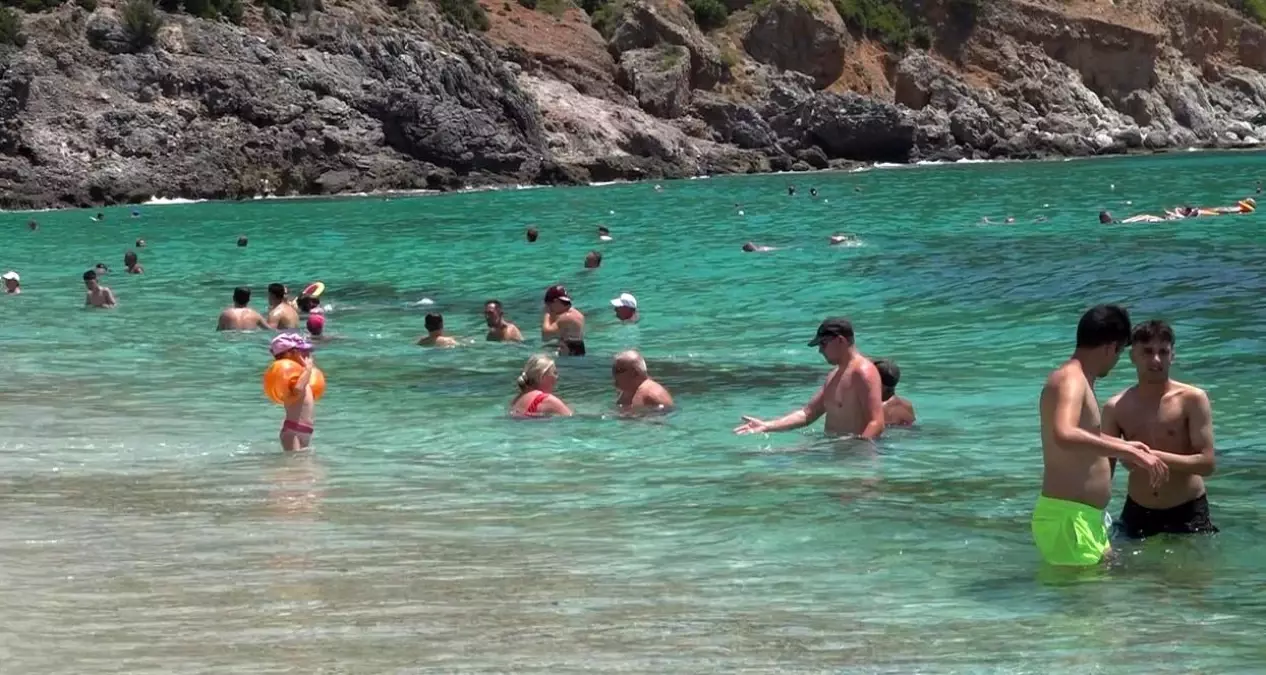 Alanya Sahilleri Sıcak Havalarda Turistlerle Doldandı