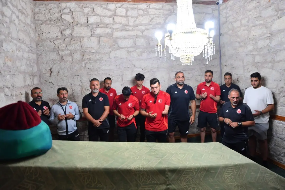 Ampute A Milli Futbol Takımı, Polonya'ya Ahi Duasıyla Uğurlandı