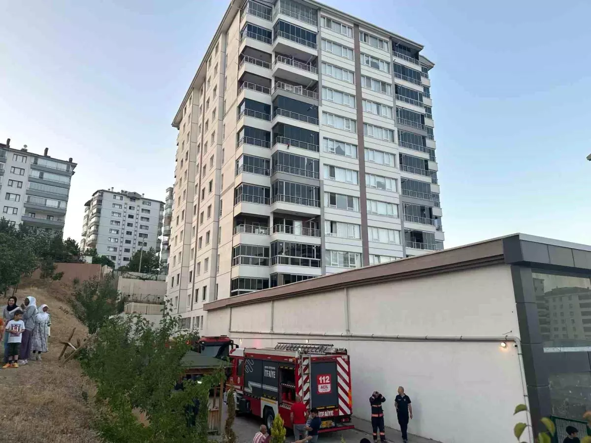 Ankara'da 11. Katında Yangın Çıkan Bina