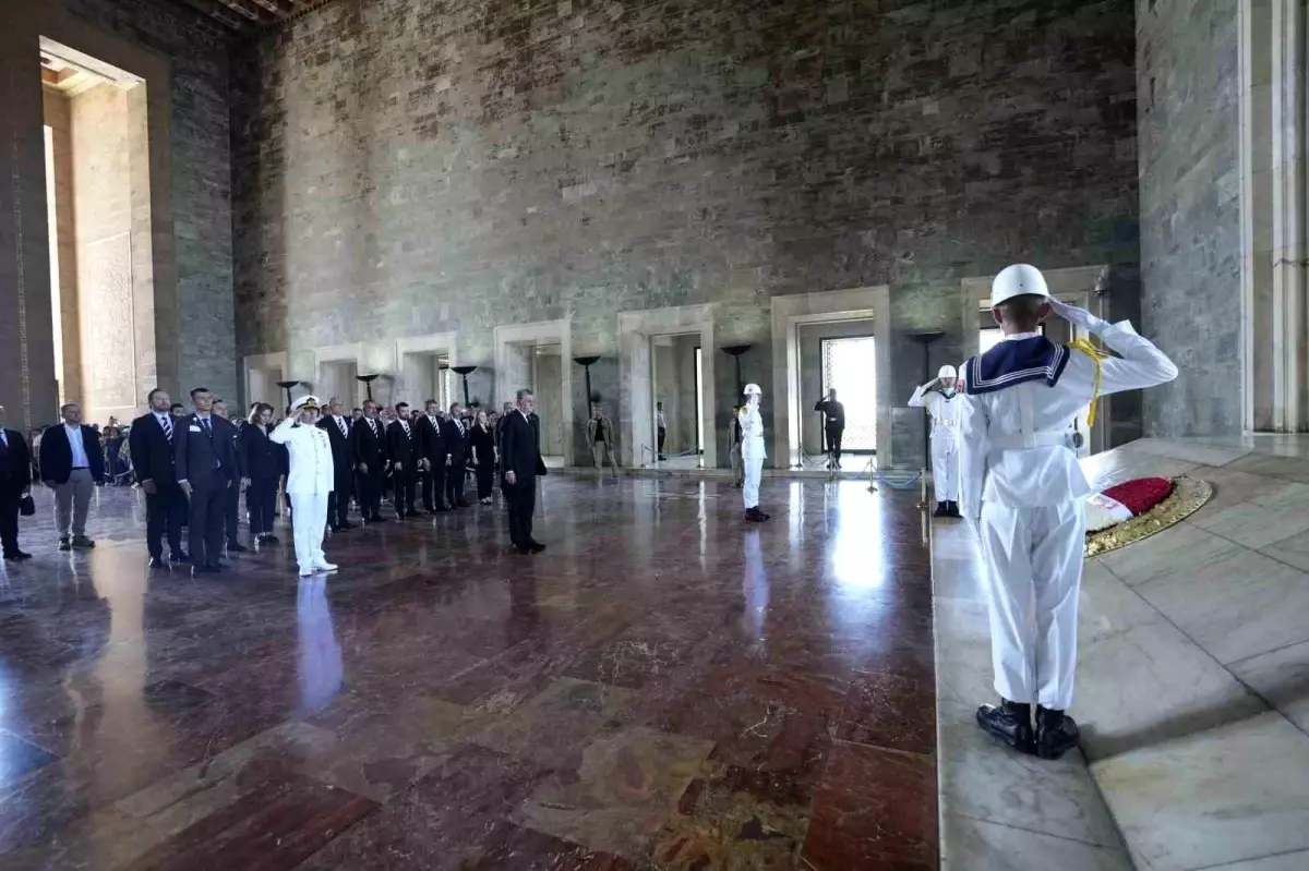 Beşiktaş Yönetimi Anıtkabir'i Ziyaret Etti