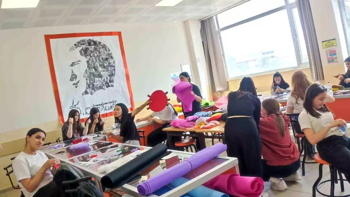 Depremzede Çocukların Hayalleri Oyuncaklara Dönüşüyor