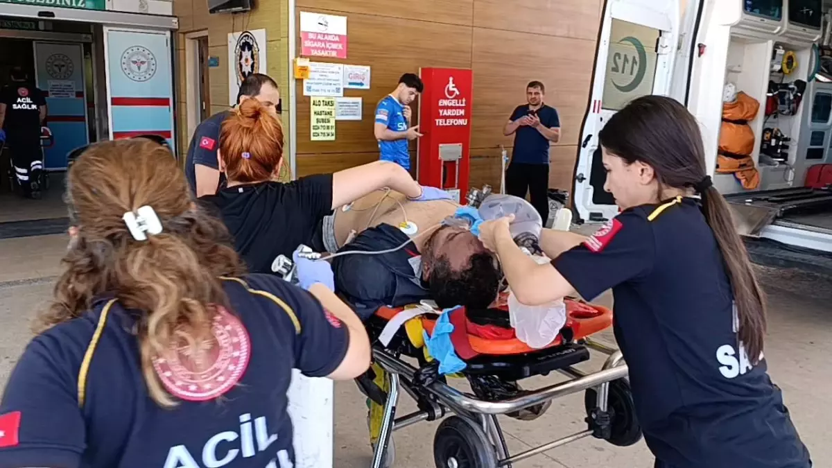 Bursa'da Çatı Çöktü, Usta Ağır Yaralandı