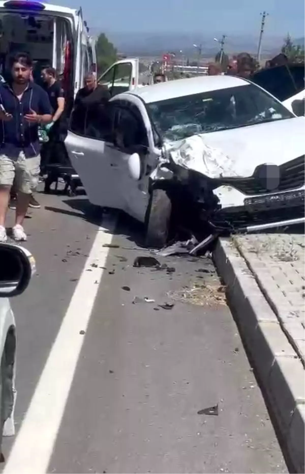 Elazığ'da Trafik Kazası: 3 Yaralı