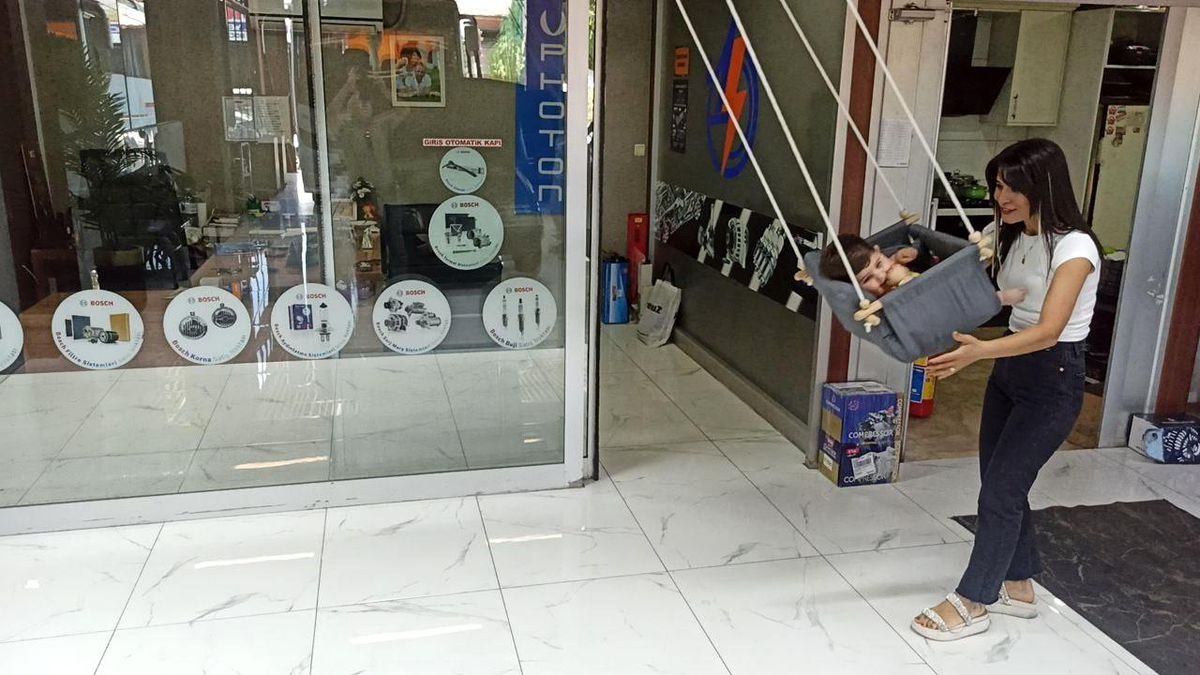 Zonguldak'ta Kadın Oto Elektrik Tamircisi: 13 Yıldır Eşine Destek Oluyor