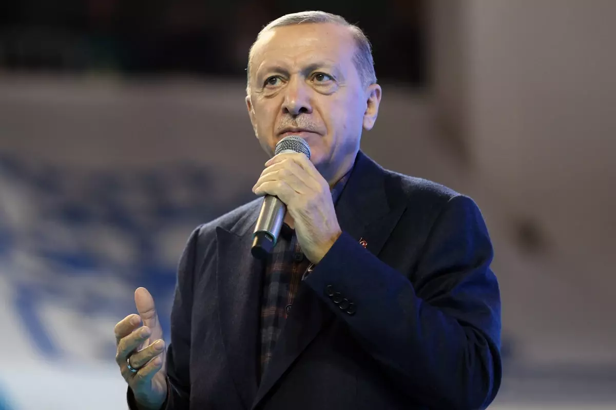 Erdoğan: FETÖ'nün hala çeşitli yapılara sızma girişimlerinin sürdüğünü görüyoruz