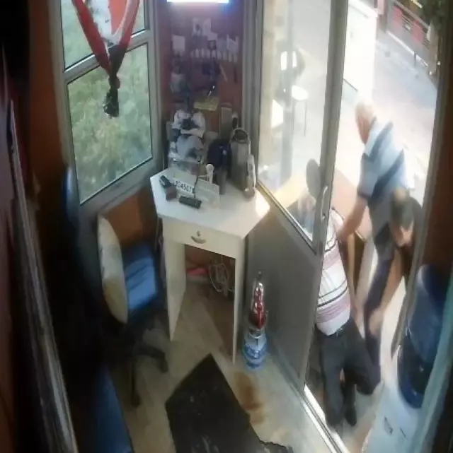 He intervened with his collapsing friend, both died of heart attacks