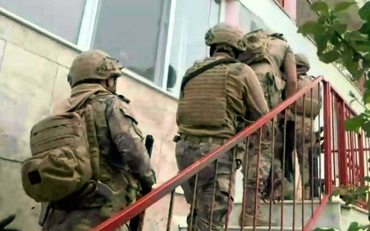 İzmir'de FETÖ Operasyonu: 20 Şüpheli Gözaltına Alındı