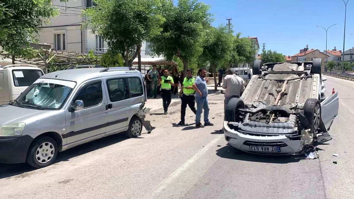 Karaman'da Trafik Kazası: Anne ve Kızı Yaralandı