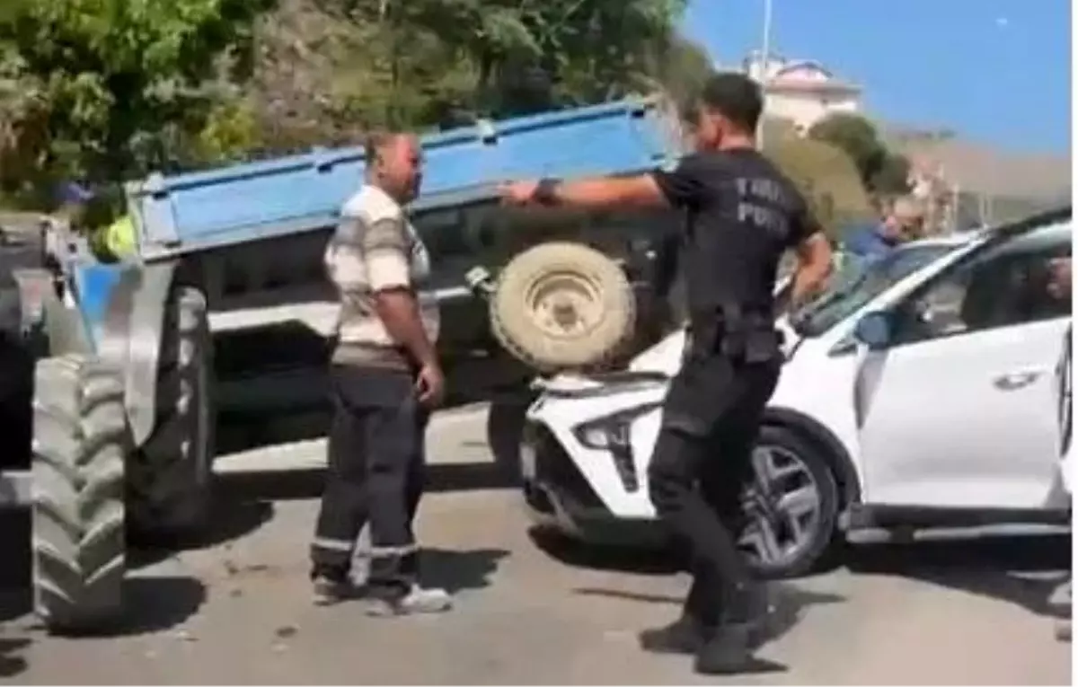 Bursa'da Traktöre Çarpan Otomobil Kazası