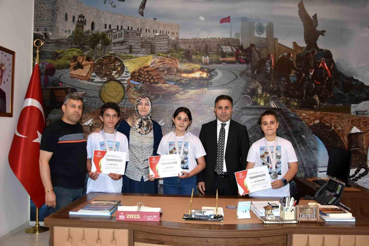 Erzurum Öğrencileri TÜBİTAK Yarışmasında Ödül Aldı