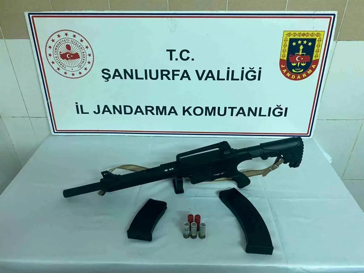 Şanlıurfa'da Silah Kaçakçılarına Operasyon: 5 Gözaltı, Çok Sayıda Silah Ele Geçirildi