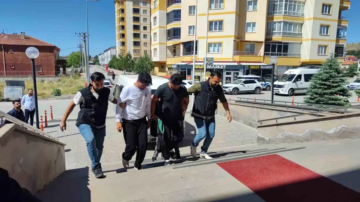 Sivas'ta Uyuşturucu Operasyonu: 8 Kişi Gözaltına Alındı
