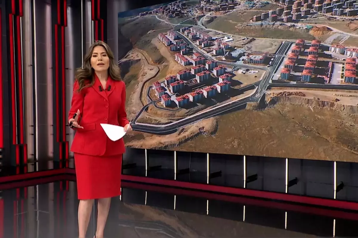tv100 Ana Haber sunucusu Kübra Par: Murat Kurum'u bu başarısı için kutlamak gerek