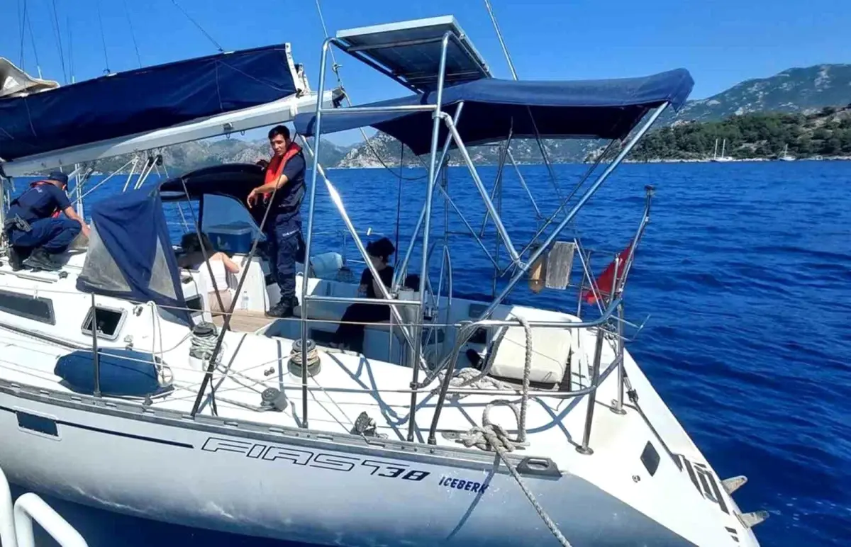 Marmaris Açıklarında 38 Düzensiz Göçmen ve 2 Kaçakçı Yakalandı