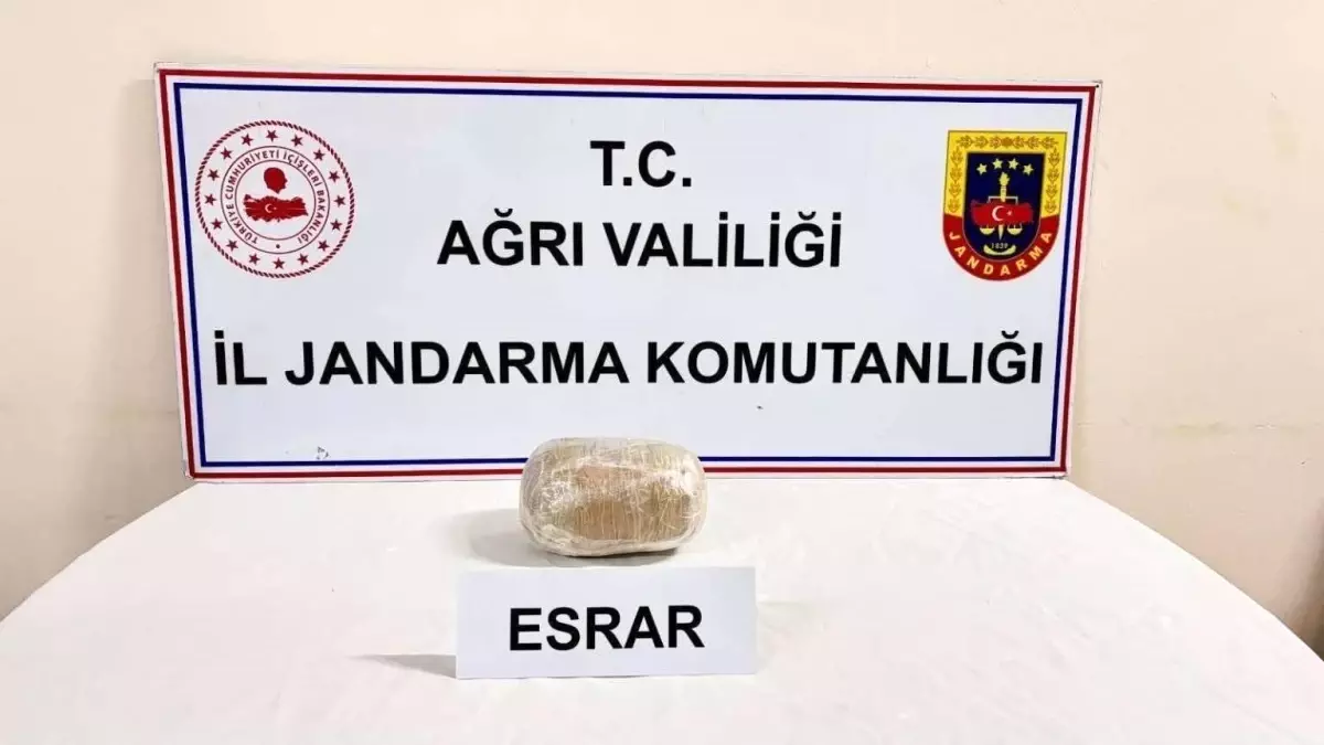 Ağrı'da Motosikletten 1 Kilo 74 Gram Esrar Ele Geçirildi