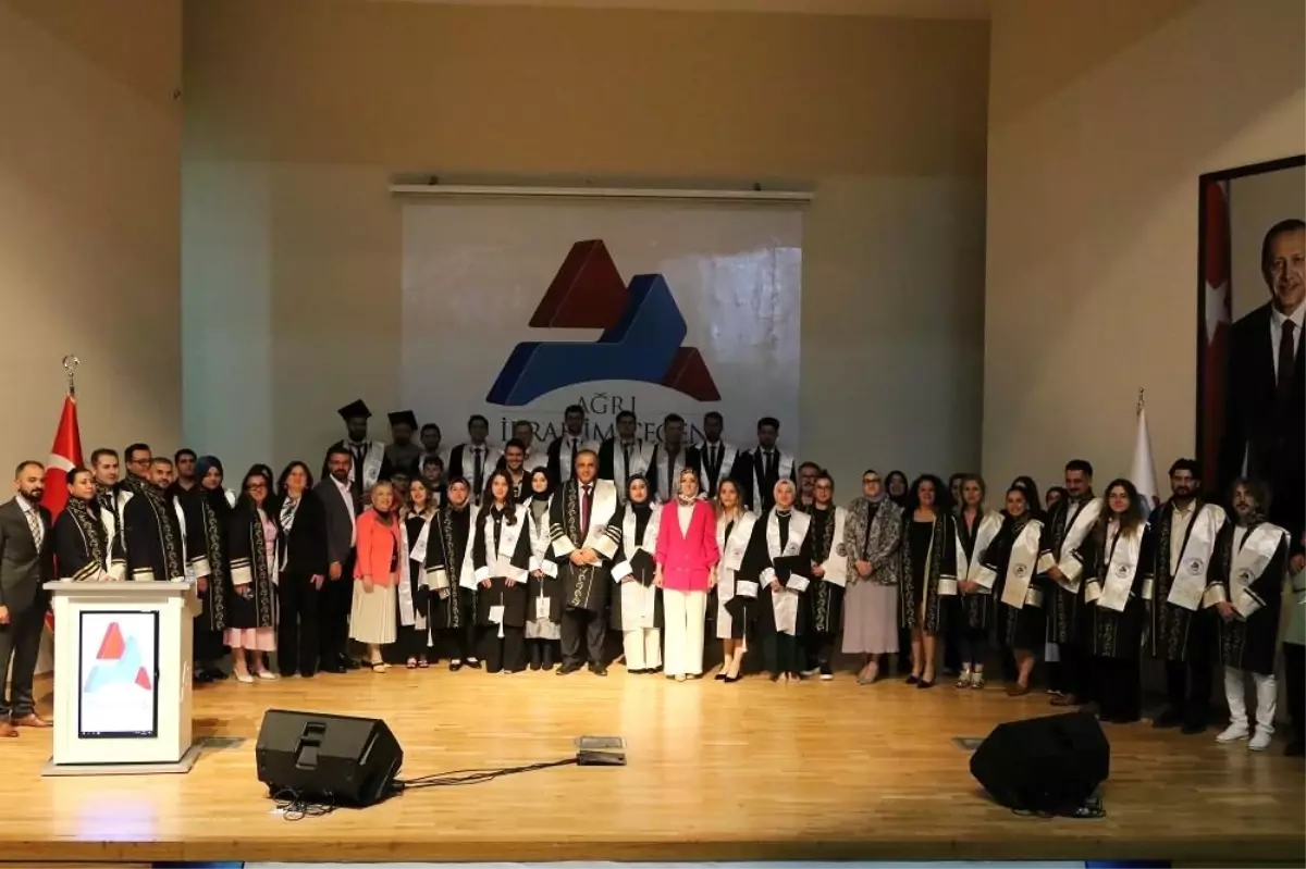 AİÇÜ Tıp Fakültesi'nde mezuniyet töreni düzenlendi