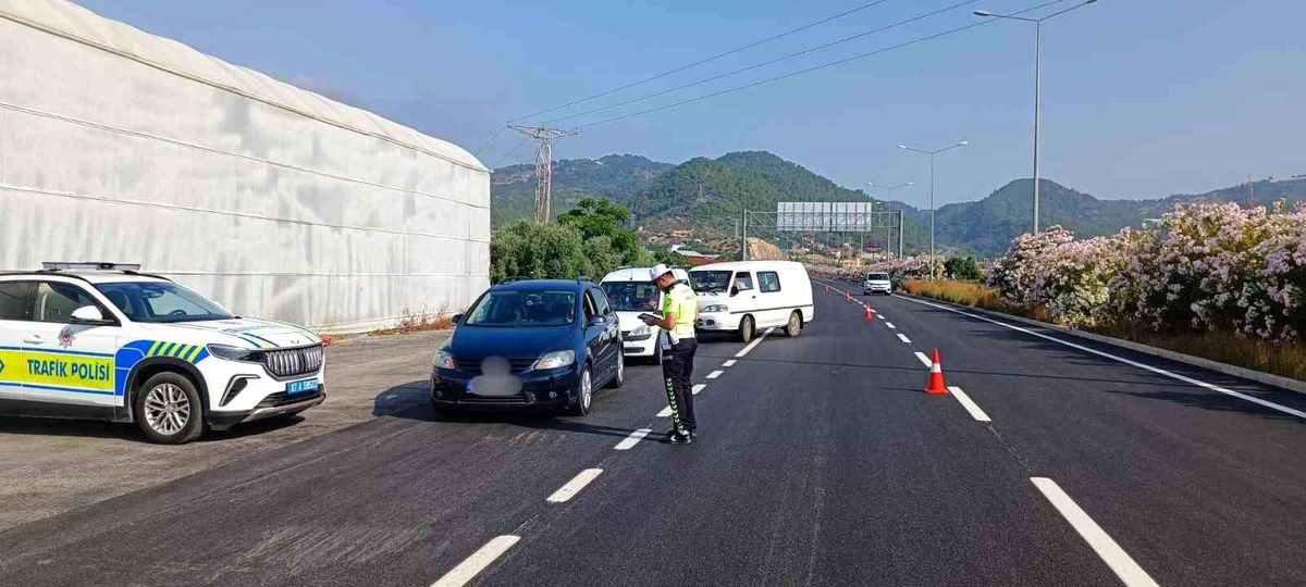 Antalya'da Trafik Denetimleri Sonucu 33 Bin 720 Ceza Uygulandı