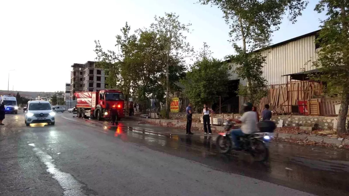 Antalya'da Mobilya Atölyesinde Yangın