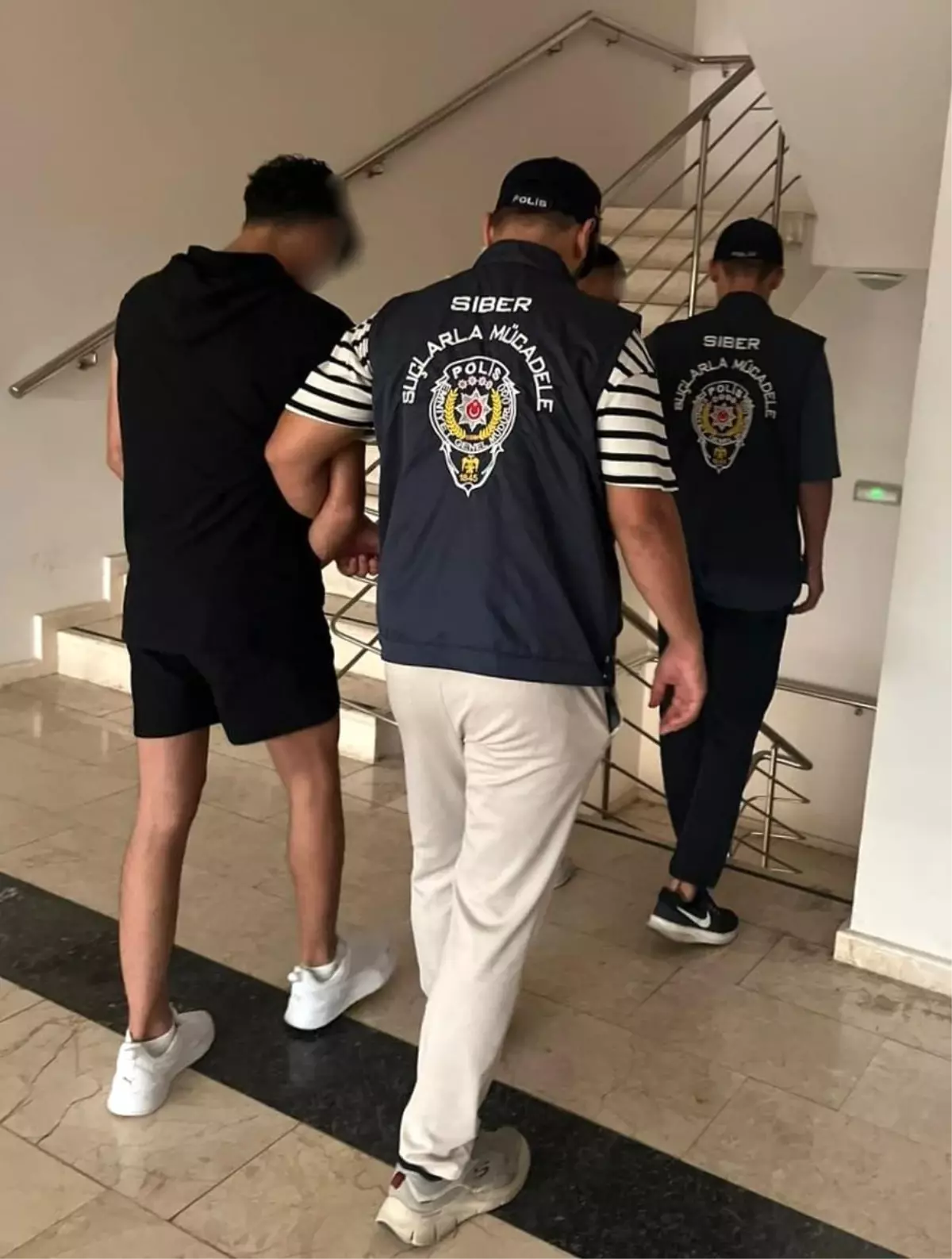 Antalya'da Nitelikli Dolandırıcılık ve Bahis Operasyonu: 14 Şüpheli Yakalandı