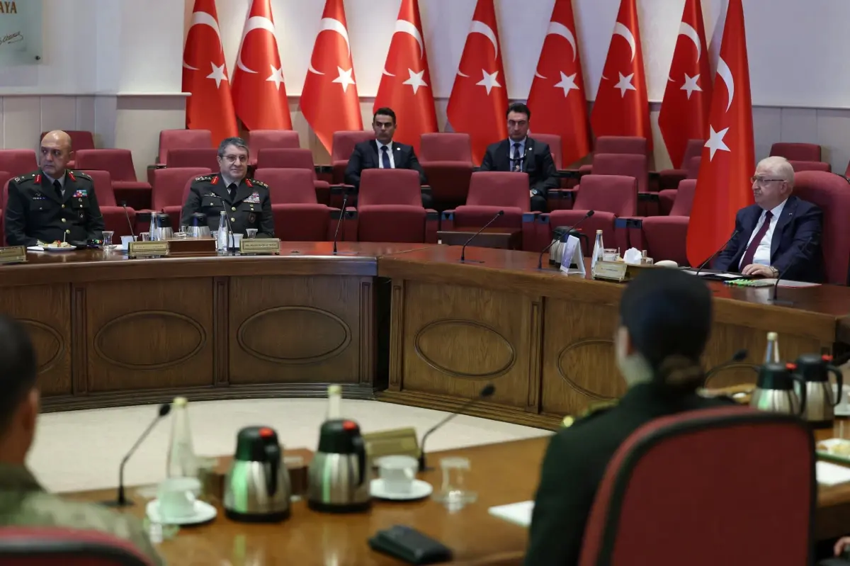 Milli Savunma Bakanı Güler'den Kara Kuvvetleri'ne Destek Mesajı