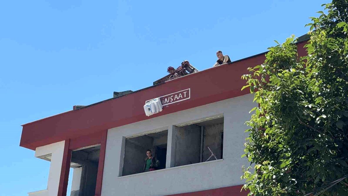 İstanbul'da İnşaat İşçisi Elektrik Akımına Kapılarak Düştü