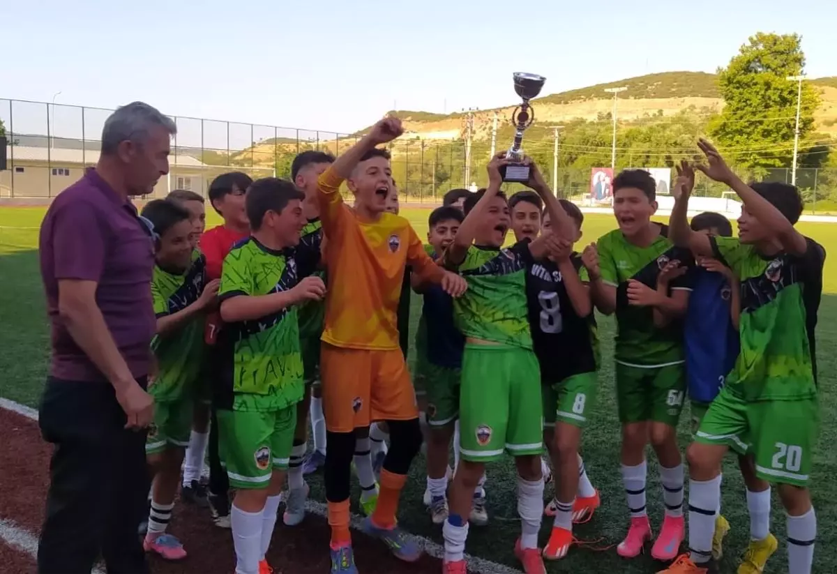 Vitraspor, Bilecik U13 Gençler Ligi Şampiyonu Oldu