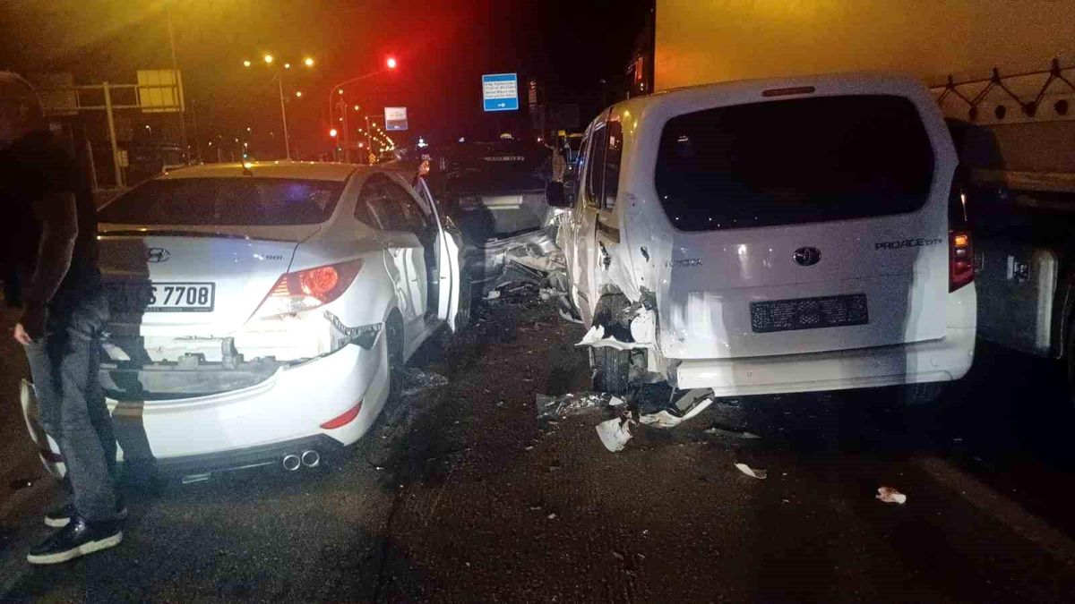 Çorum'da Zincirleme Trafik Kazası: 5 Araç Birbirine Girdi