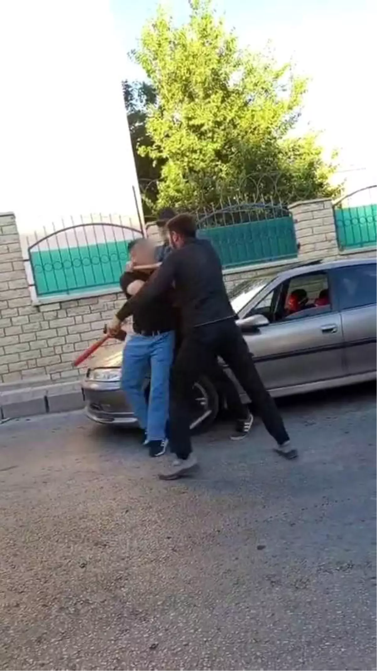 Elazığ'da Trafikte Yol Verme Nedeniyle Baltalı-Sopalı Kavga