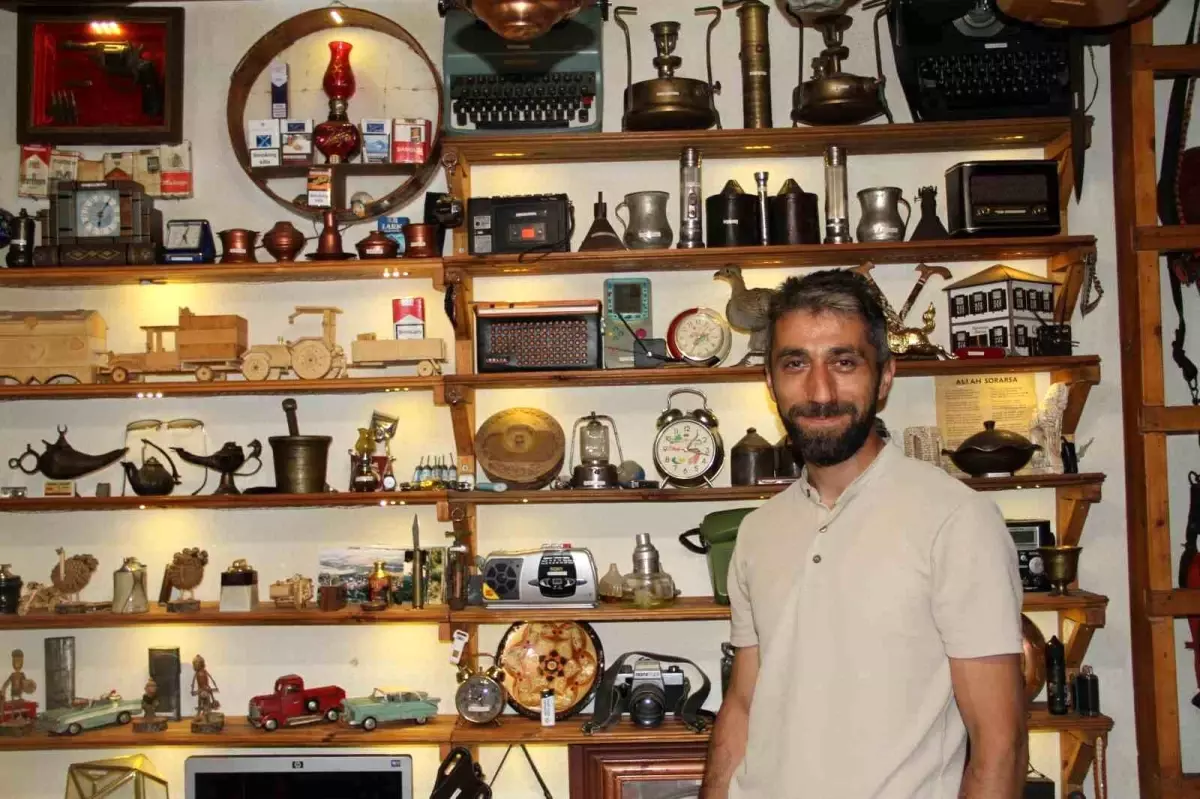 Niyazi Hararcı'nın Antika Eşya Koleksiyonu: Babasının Hatıralarını Yaşatıyor