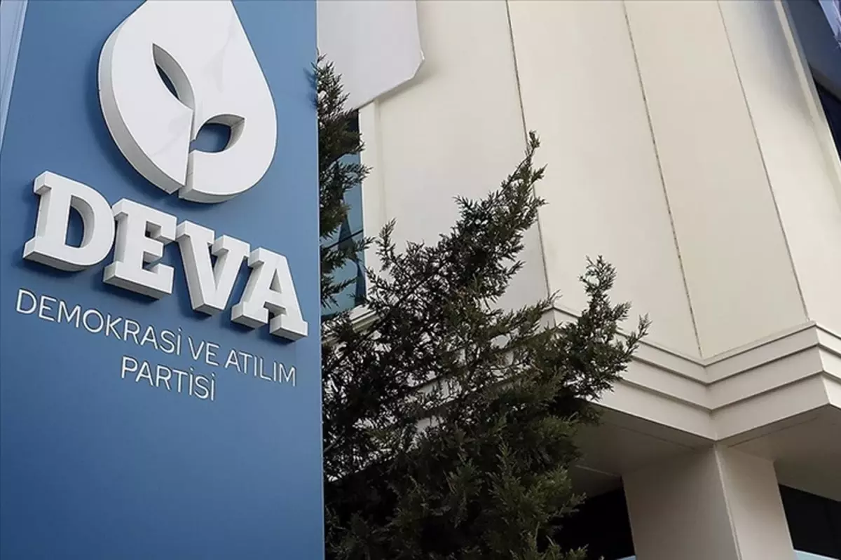 İki milletvekili DEVA Partisi'nden istifa etti