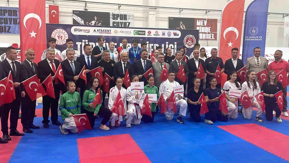 Türkiye Karate Premier Ligi Zonguldak'ta Başladı
