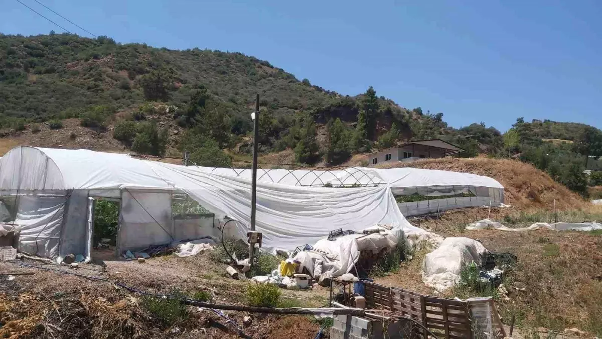 Antalya'da Hortum, Seralarda Büyük Hasara Neden Oldu