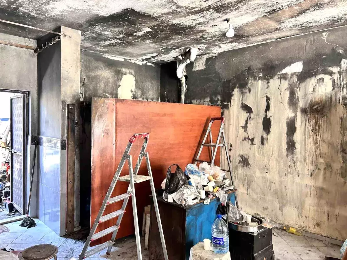 İskenderun’da Motosiklet Tamir Atölyesinde Yangın: 35 Yıllık Emek Yandı