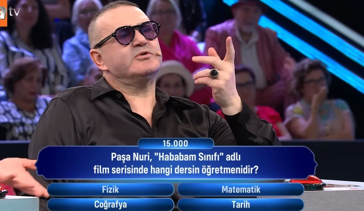 Paşa Nuri, 'Hababam Sınıfı' adlı film serisinde hangi dersin öğretmenidir?