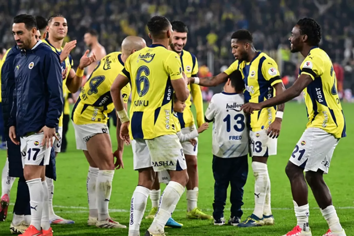 Süper Lig'de yılın transfer bombası! Fenerbahçe'nin yıldızı ezeli rakibe imzayı atıyor