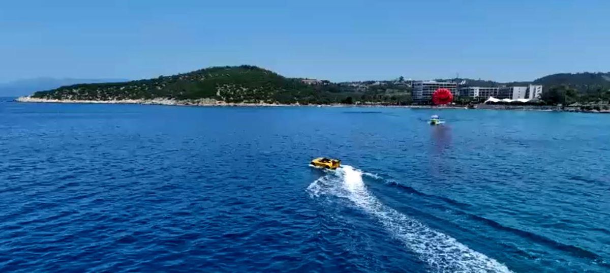 Sahillerde Yeni Trend: Spor Araba Görünümlü Sürat Tekneleri