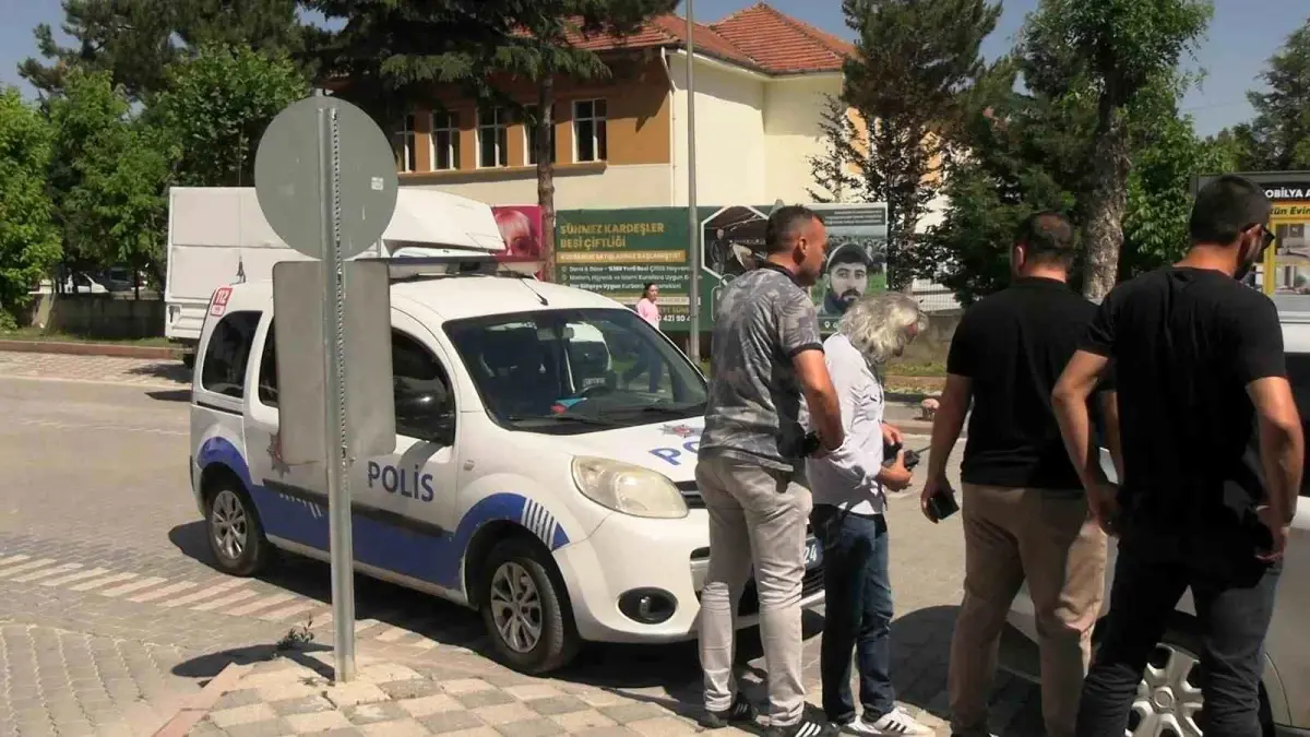 Tavşanlı'da Bankada Bıçaklı Tepkime: Polis Olay Yerinde!