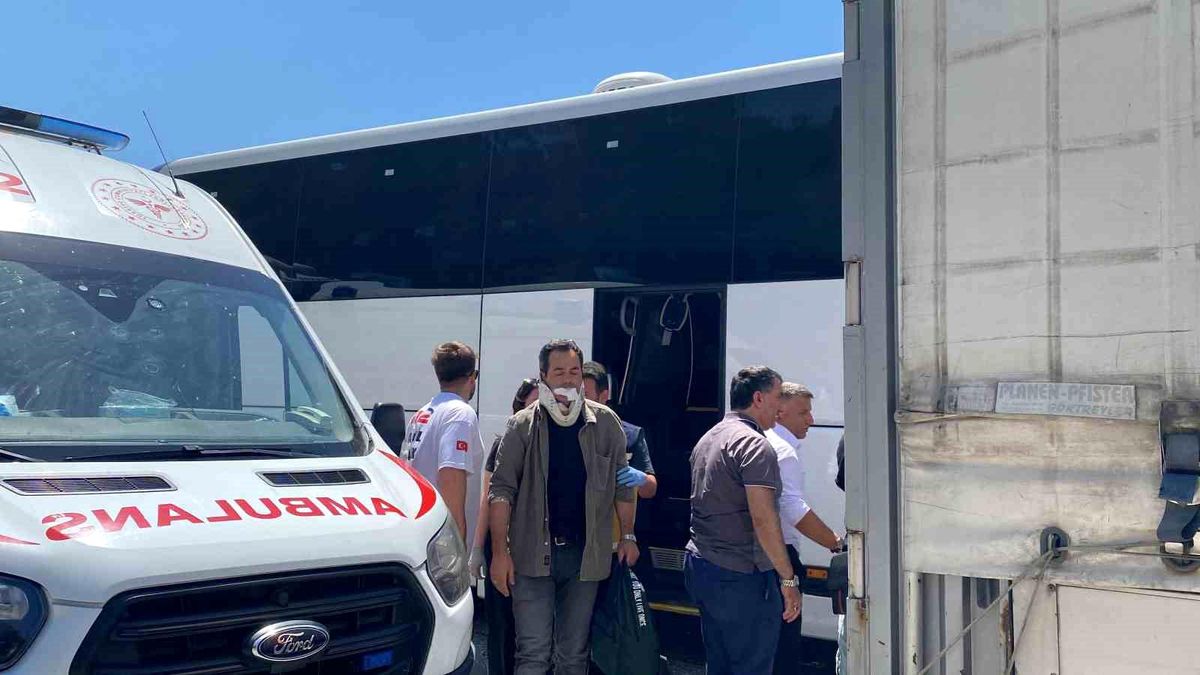 TEM Otoyolu'nda Feci Kaza: 3 Yaralı