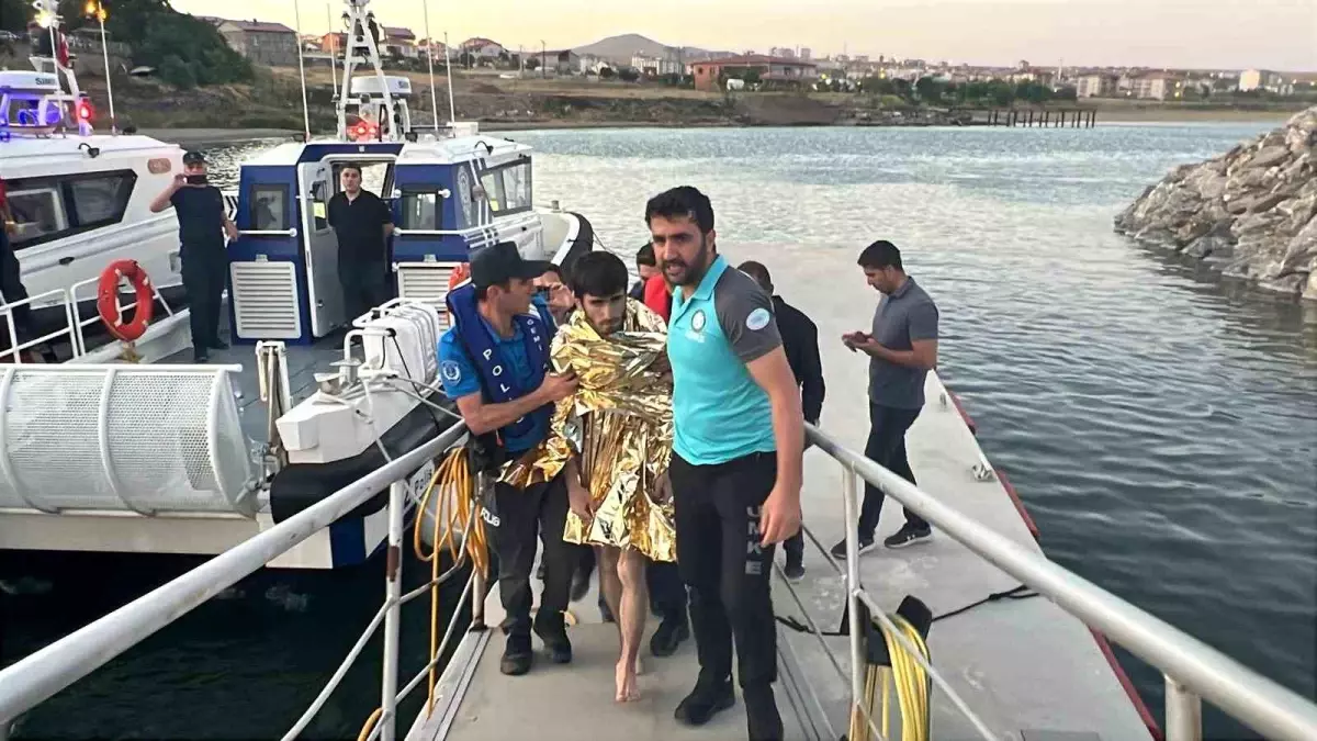 Bitlis'te Gölette Akıntıya Kapılan Genç Kurtarıldı